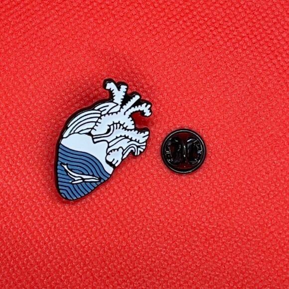 Ocean Whale in Heart Pin Brooch - Picture 1 of 2